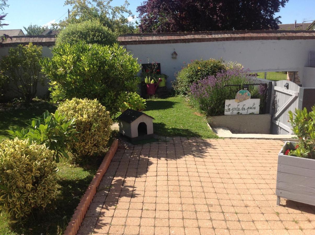 Le Jardin Des Poules Acomodação com café da manhã Thietreville Exterior foto